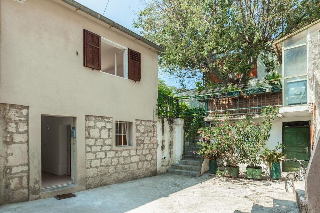 Charming Old Stone House Apartment สปลิท ภายนอก รูปภาพ