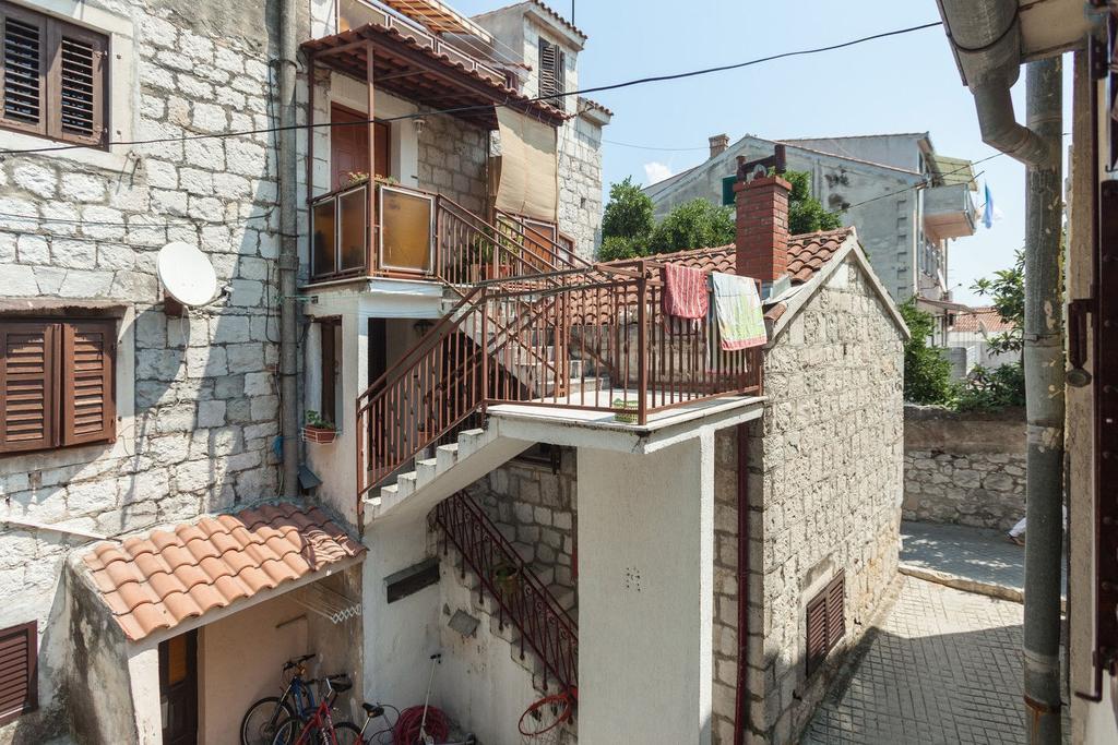 Charming Old Stone House Apartment สปลิท ภายนอก รูปภาพ
